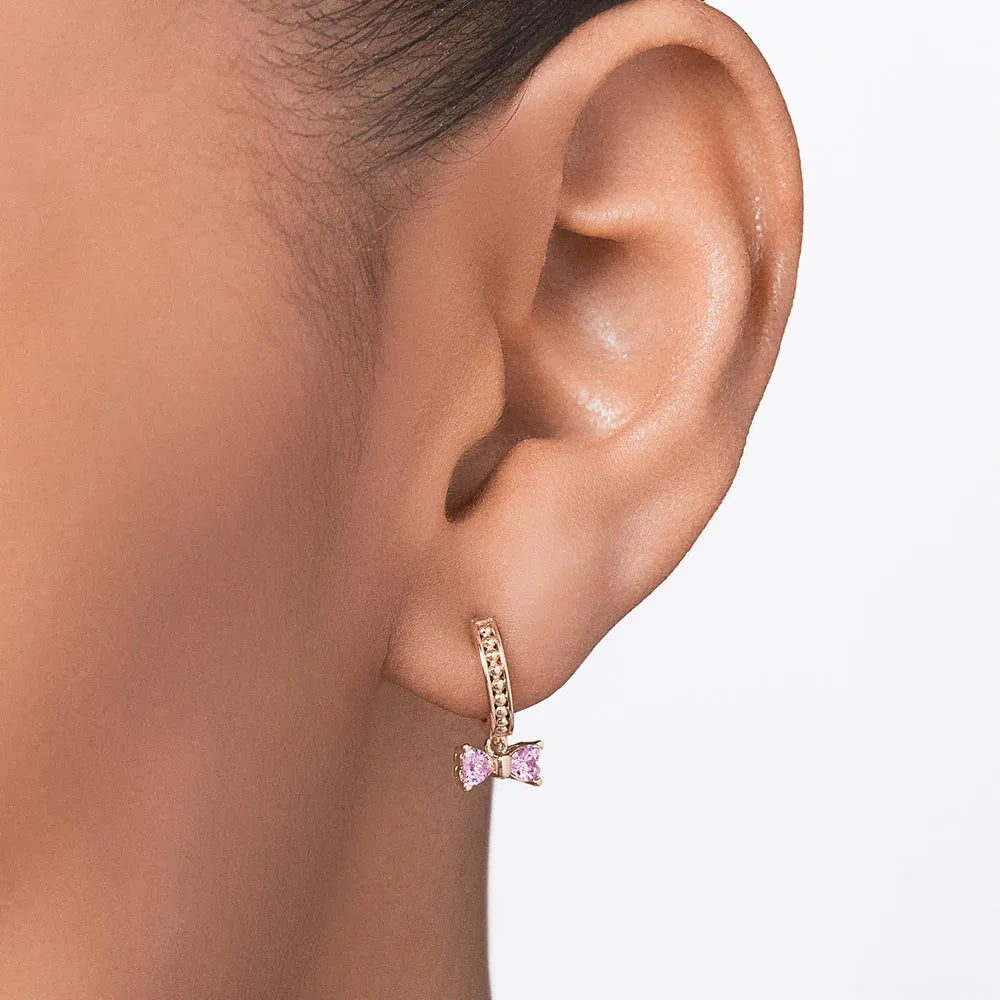 BRINCO MEIA ARGOLA LAÇO BANHADO A OURO 18K COM ZIRCÔNIAS - TAM.ÚNICO 5275360097